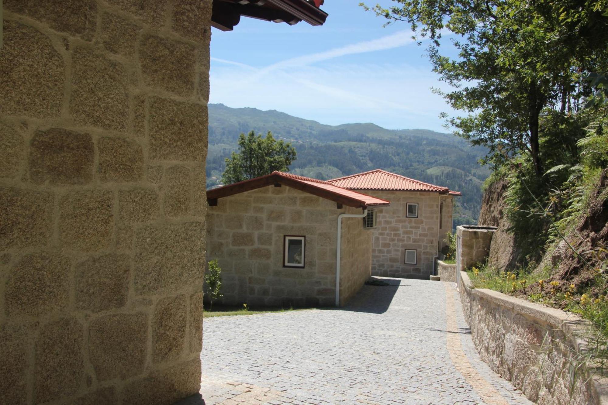 Encostas Da Torre Pension Terras de Bouro Buitenkant foto