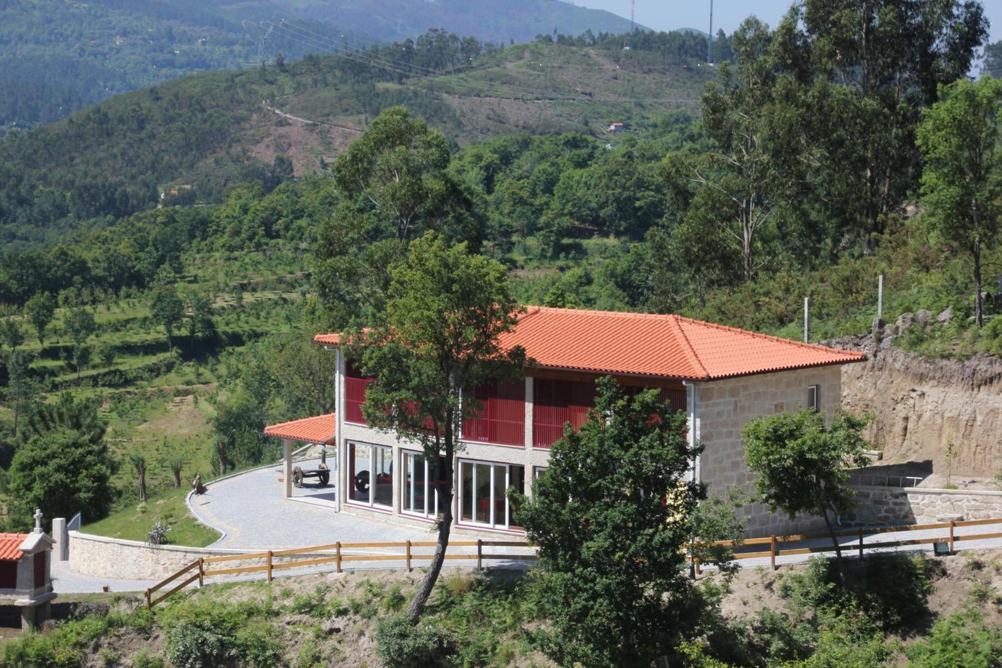 Encostas Da Torre Pension Terras de Bouro Buitenkant foto