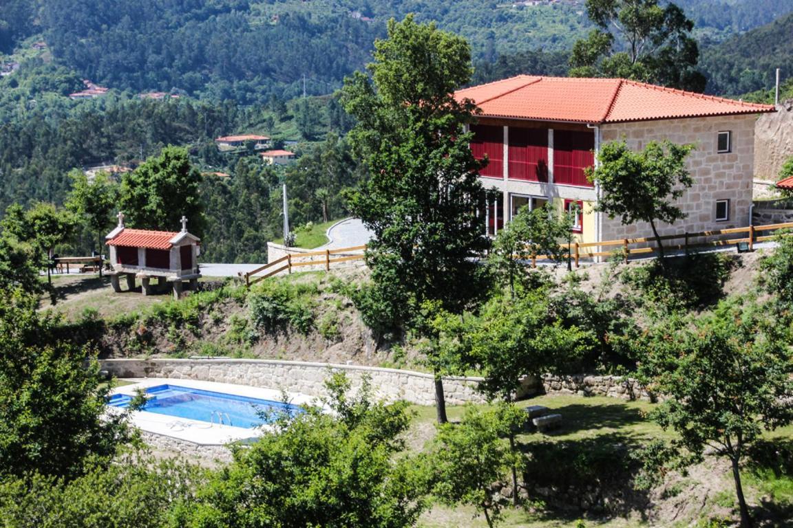 Encostas Da Torre Pension Terras de Bouro Buitenkant foto
